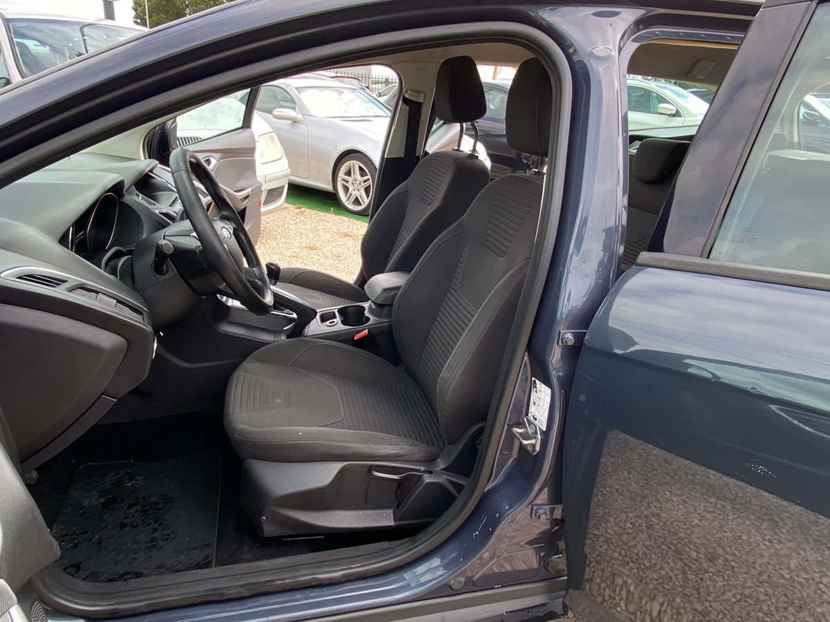 Ford Focus Station Wagon 1.6 TDCi 115 CV SW Titanium (18)