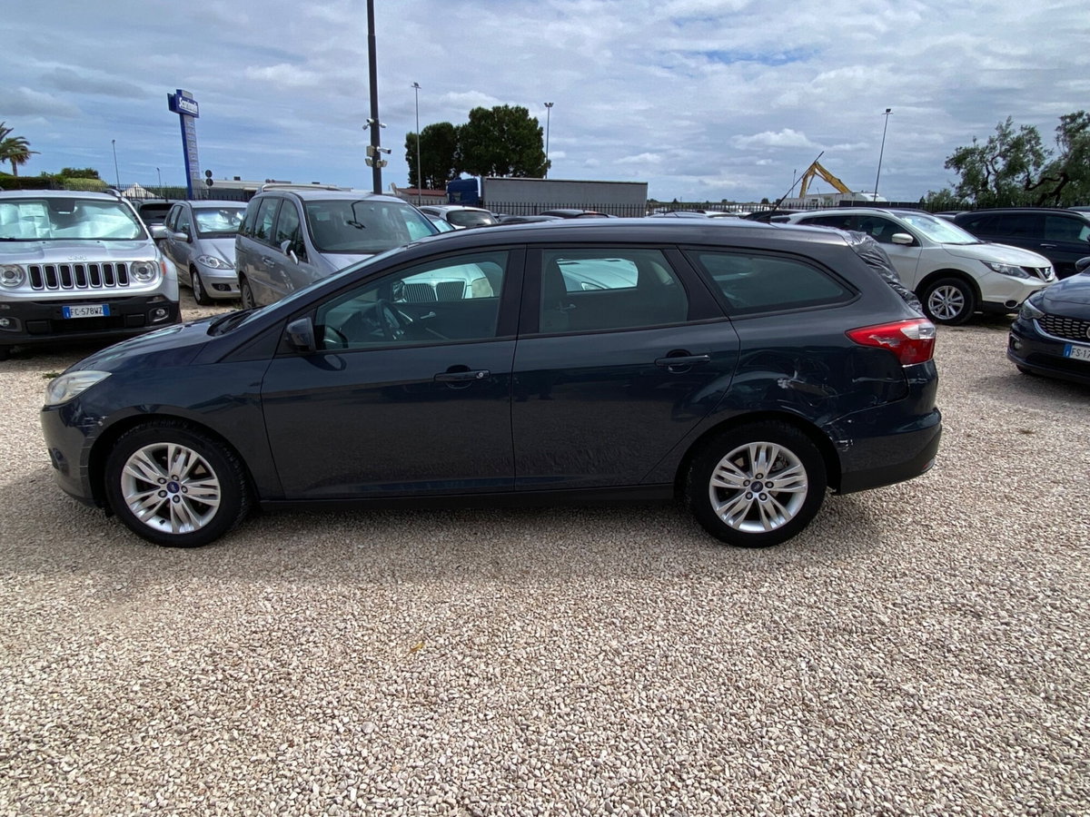 Ford Focus Station Wagon 1.6 TDCi 115 CV SW Titanium (2)