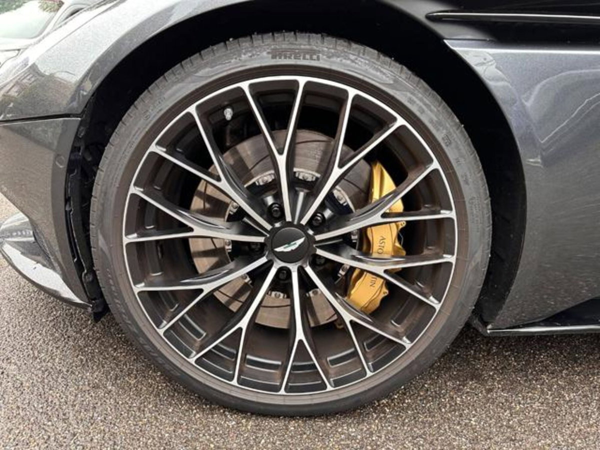 Aston Martin DB11 DB11 V8 Coupé (12)