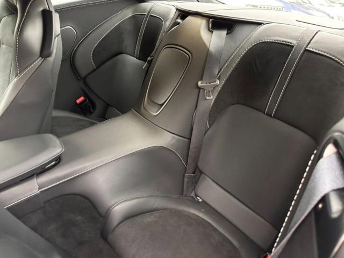 Aston Martin DB11 DB11 V8 Coupé (7)