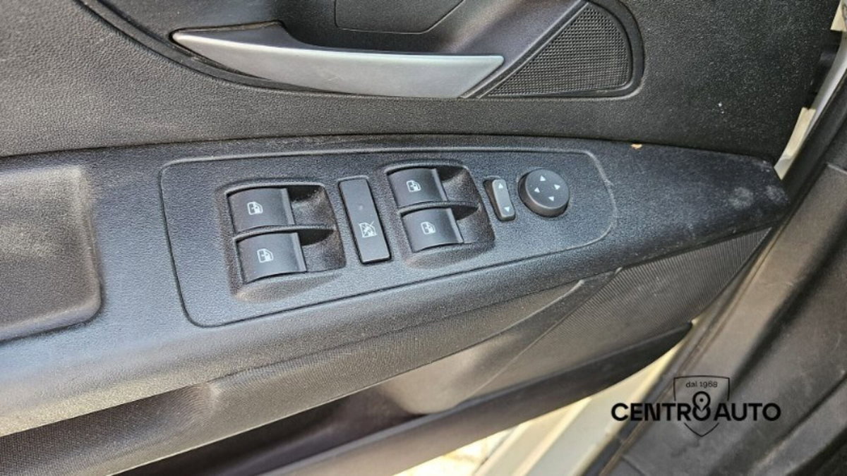 Fiat Grande Punto 1.4 T-Jet 16V 5 porte Emotion (10)