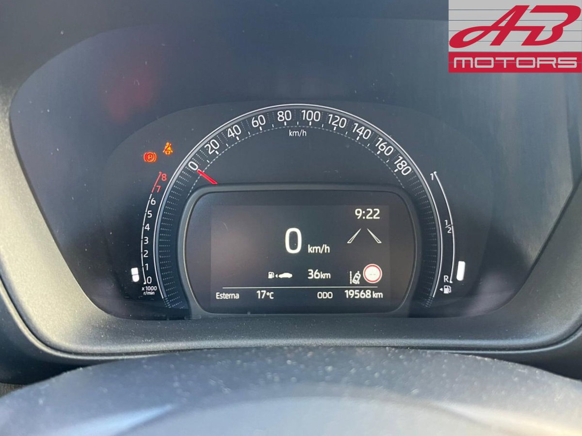 Toyota Aygo X 1.0 Trend 72cv (14)