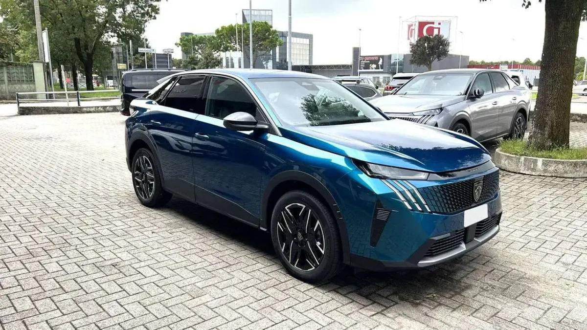 Peugeot 3008 1.2 hybrid Allure Business 145cv e-dcs6 (2)