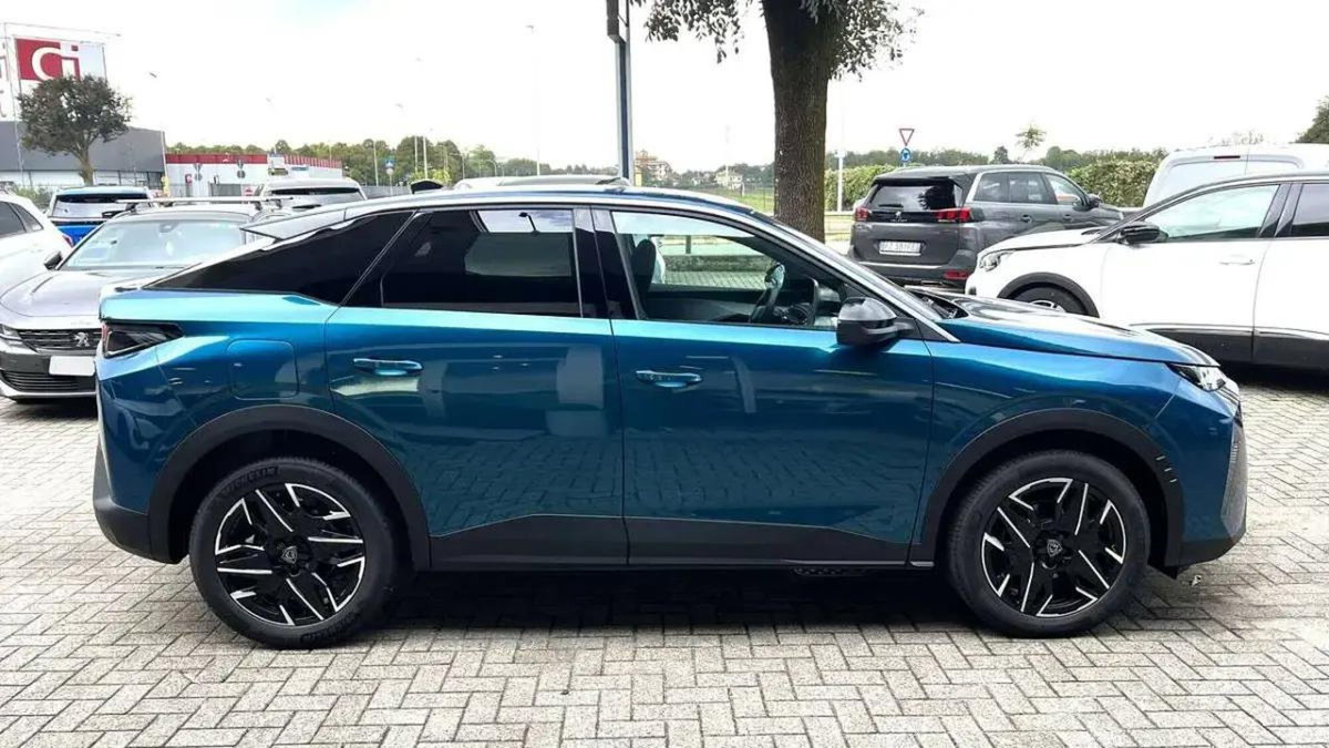 Peugeot 3008 1.2 hybrid Allure Business 145cv e-dcs6 (6)