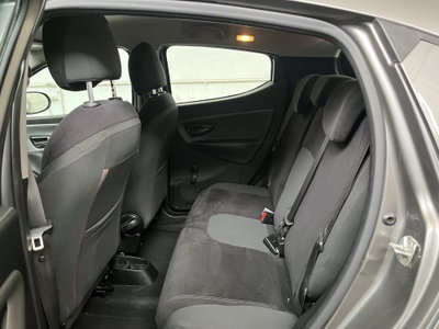 Lancia Ypsilon 1.2 69 CV 5 porte Gold (11)