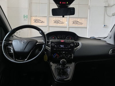Lancia Ypsilon 1.2 69 CV 5 porte Gold (7)