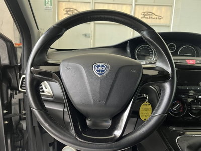 Lancia Ypsilon 1.2 69 CV 5 porte Gold (8)