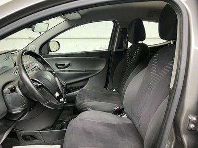 Lancia Ypsilon 1.2 69 CV 5 porte Gold (9)