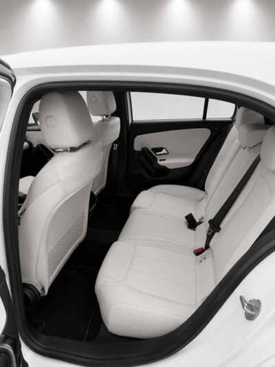 Mercedes-Benz Classe A Sedan 180 d Automatic 4p. Business (15)
