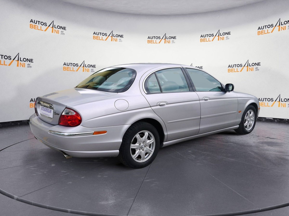 Jaguar S-Type 3.0 V6 Executive (6)