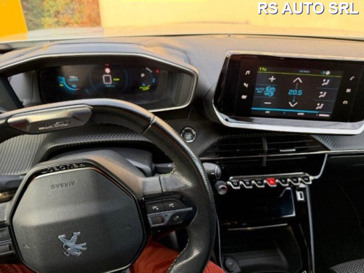 Peugeot 2008 motore elettrico 136 CV GT Line (3)