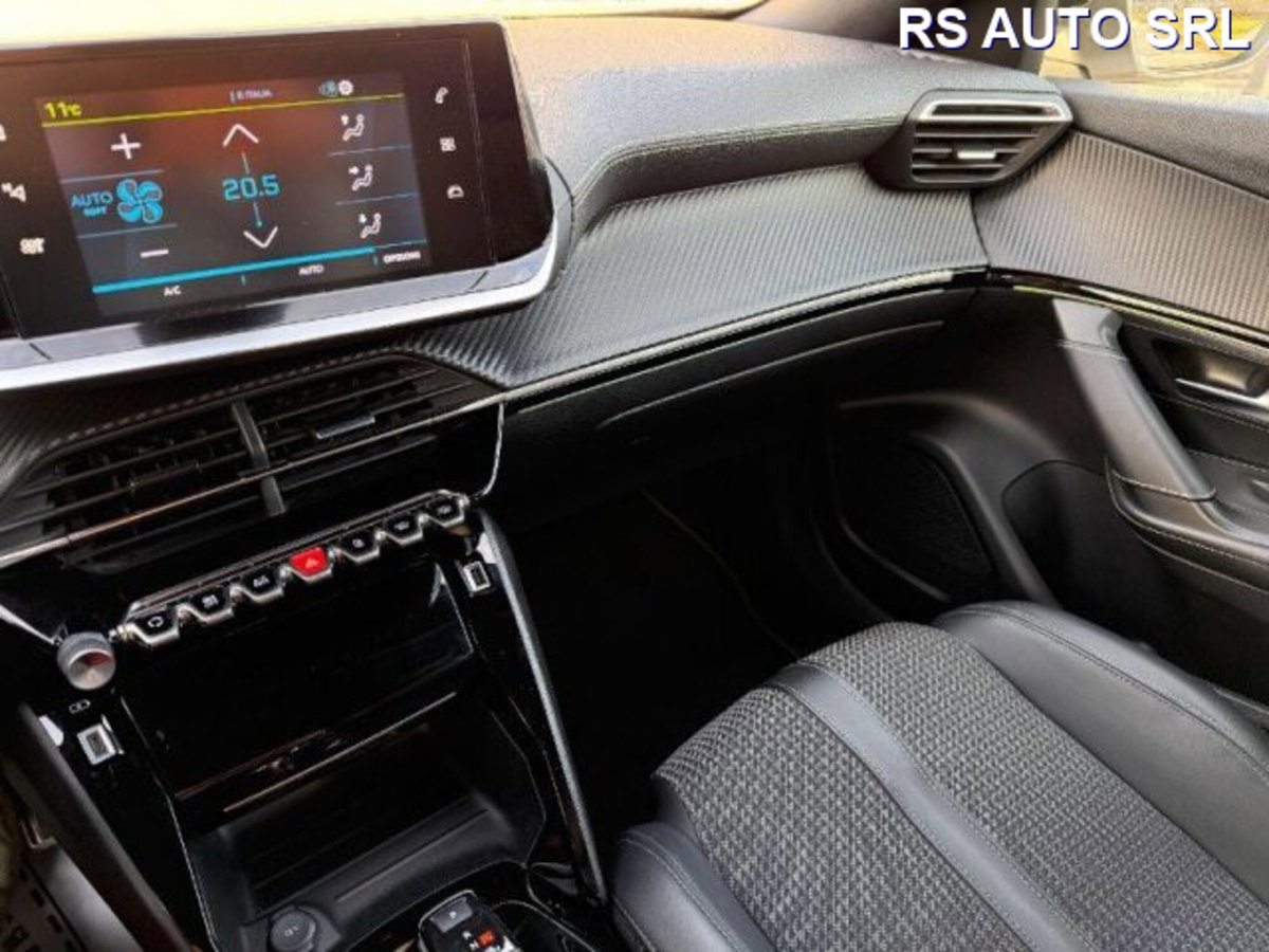 Peugeot 2008 motore elettrico 136 CV GT Line (5)