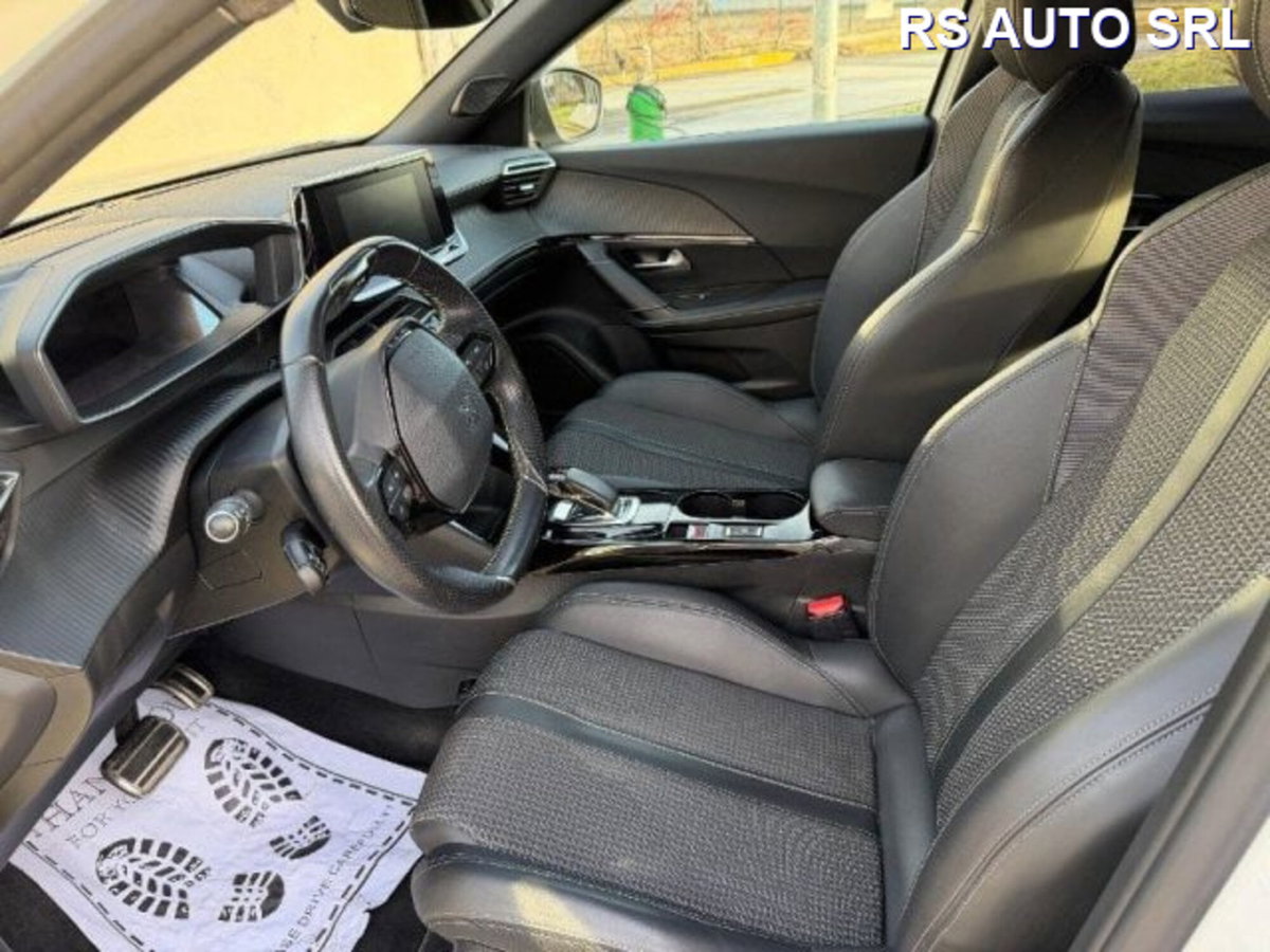 Peugeot 2008 motore elettrico 136 CV GT Line (7)