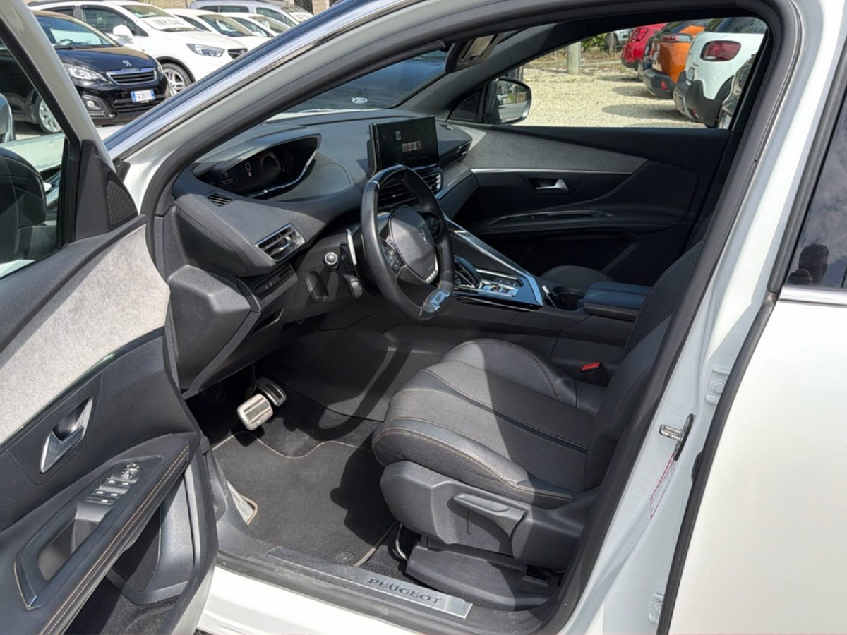 Peugeot 3008 PureTech Turbo 130 S&S EAT8 GT (11)