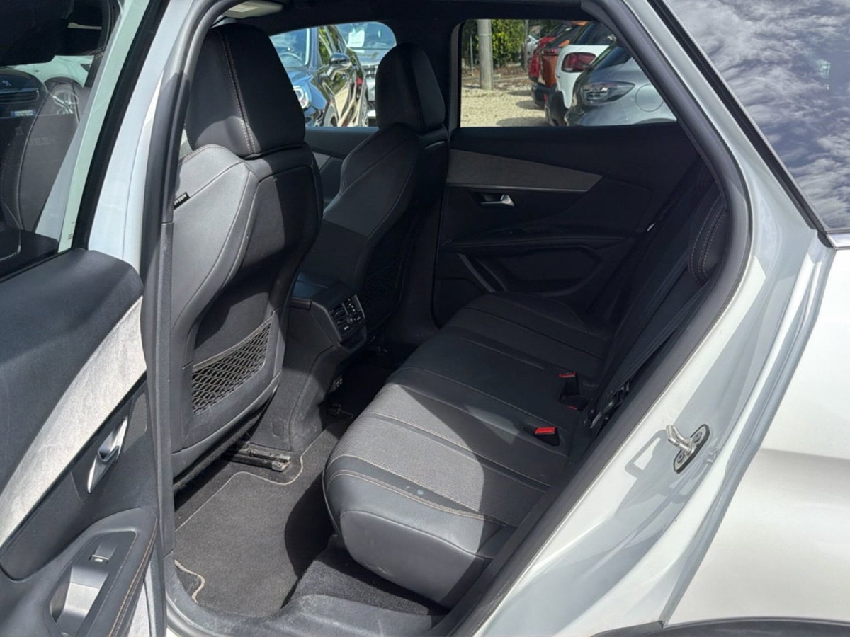 Peugeot 3008 PureTech Turbo 130 S&S EAT8 GT (12)