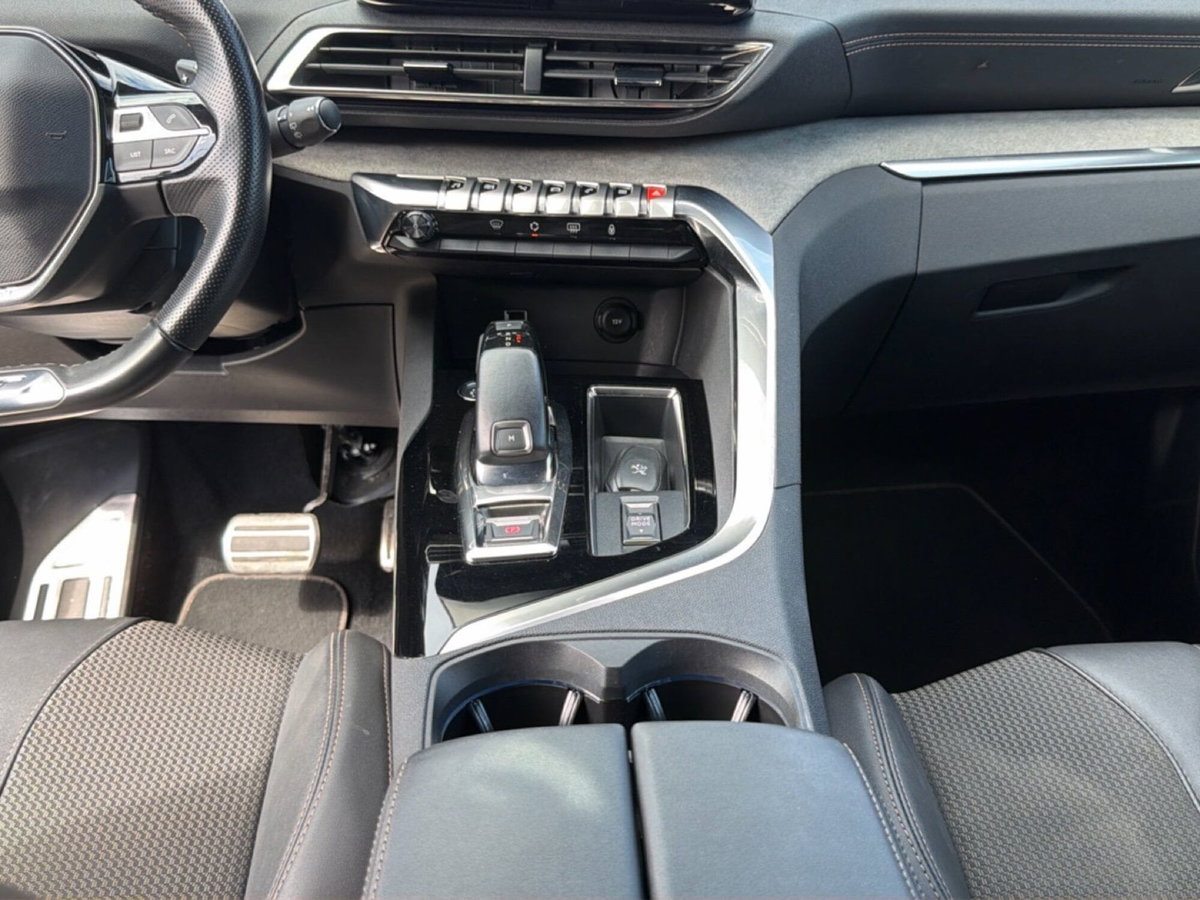 Peugeot 3008 PureTech Turbo 130 S&S EAT8 GT (16)