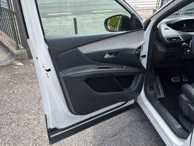 Peugeot 3008 PureTech Turbo 130 S&S EAT8 GT (18)