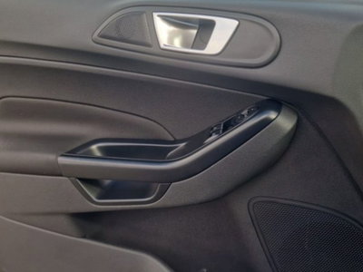 Ford Fiesta 1.5 TDCi 75CV 5 porte (12)