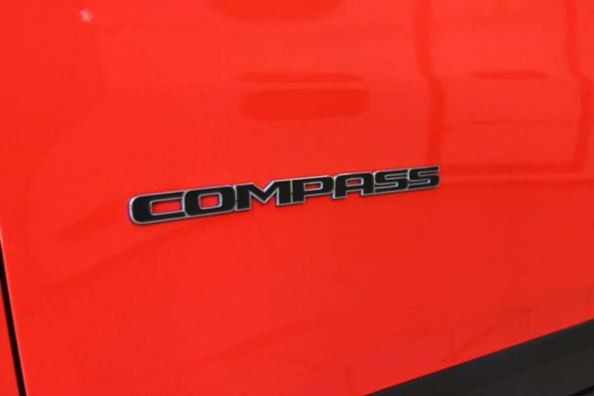Jeep Compass 1.3 T4 190CV PHEV AT6 4xe Business Plus (17)