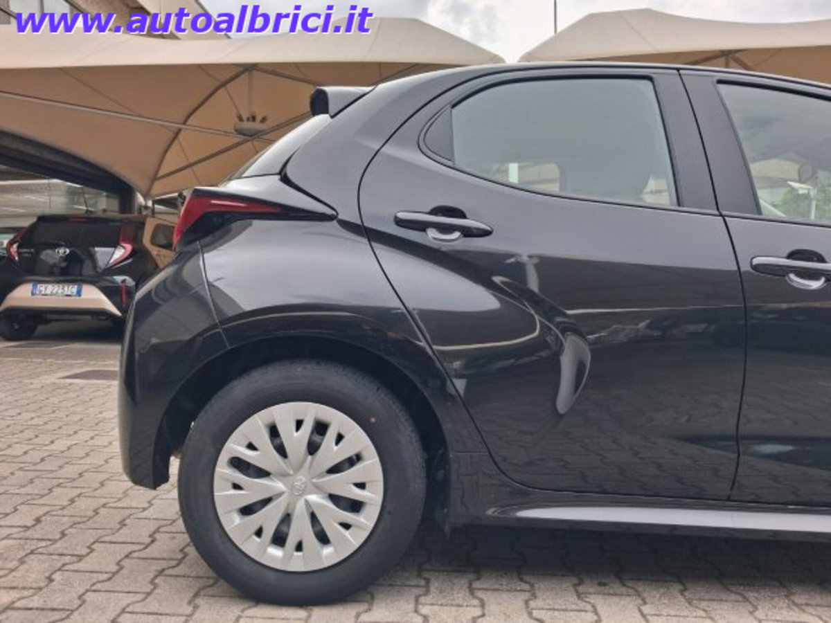 Toyota Yaris Active (11)