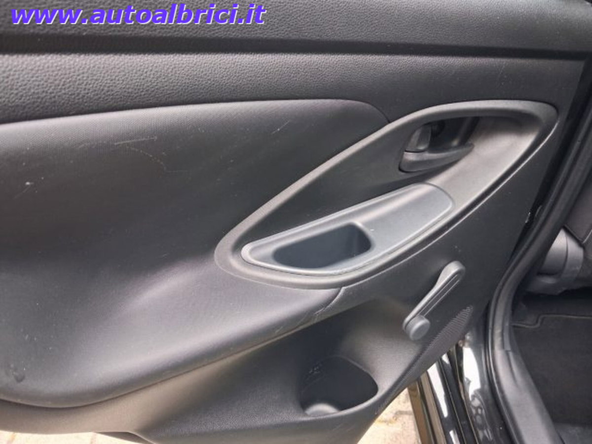 Toyota Yaris Active (18)