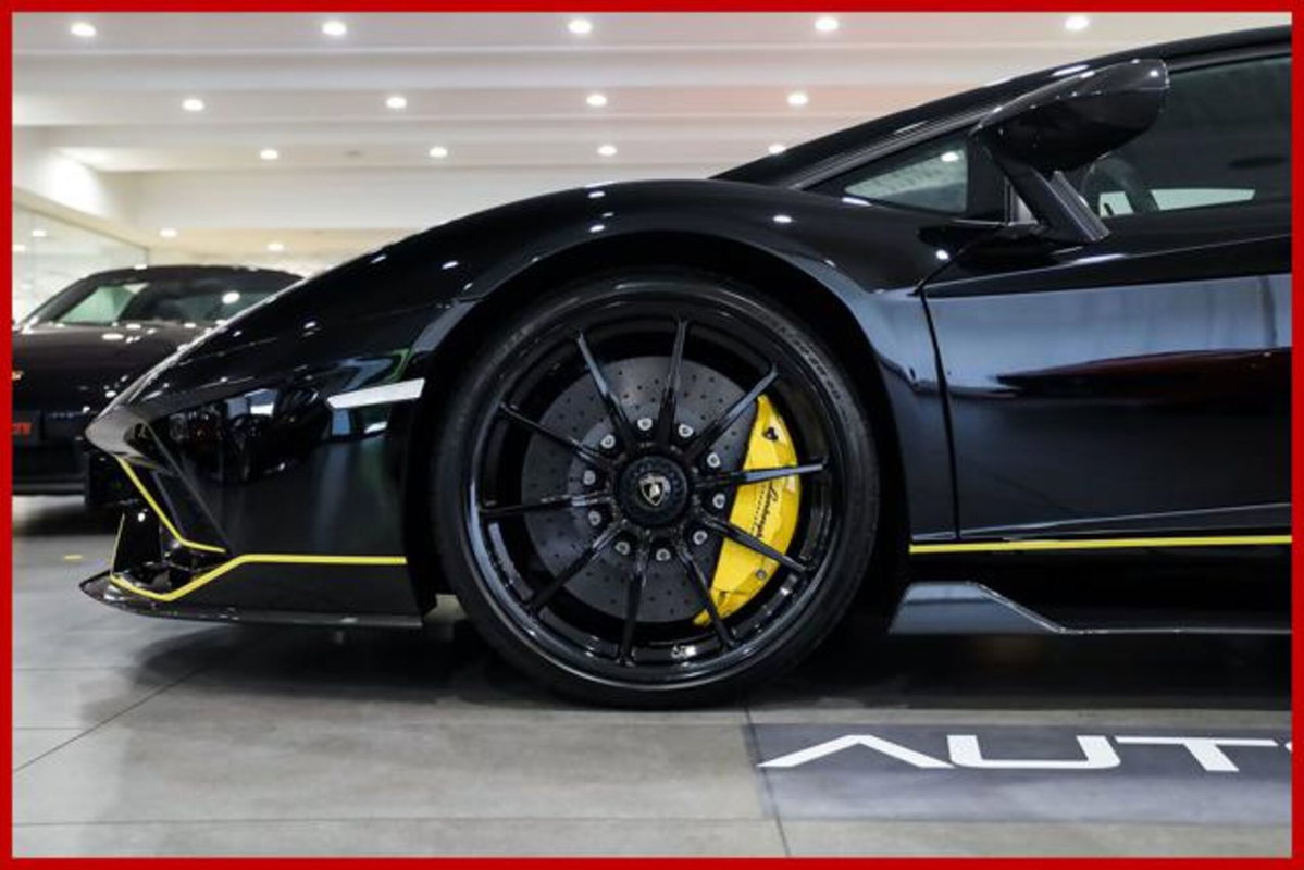Lamborghini Aventador Coupé Ultimae 6.5 V12 (8)