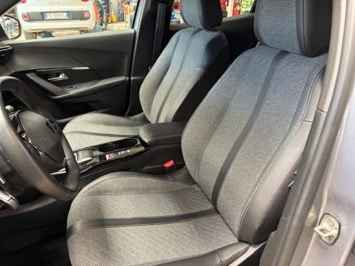 Peugeot 2008 BlueHDi 130 S&S EAT8 Allure Pack (12)