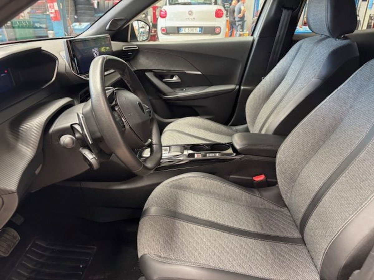 Peugeot 2008 BlueHDi 130 S&S EAT8 Allure Pack (13)