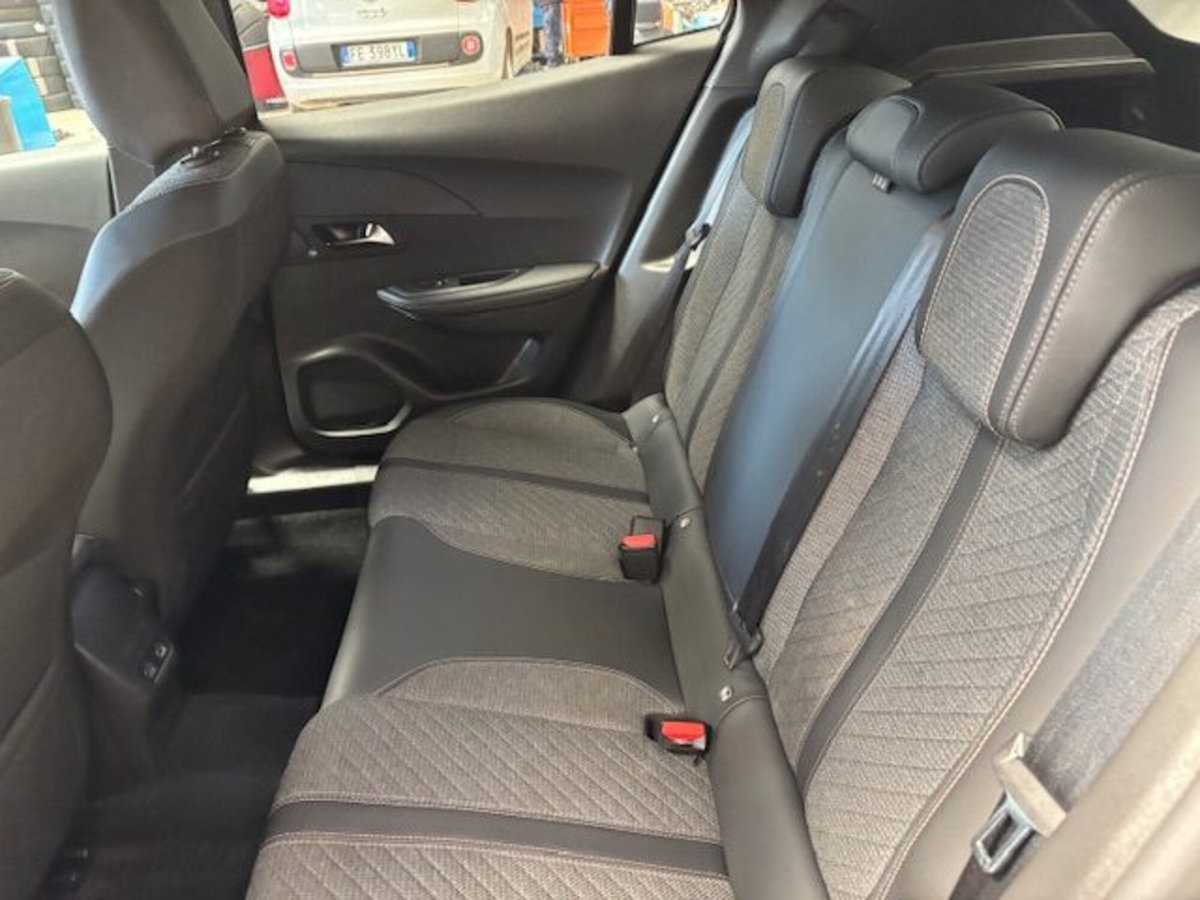 Peugeot 2008 BlueHDi 130 S&S EAT8 Allure Pack (15)