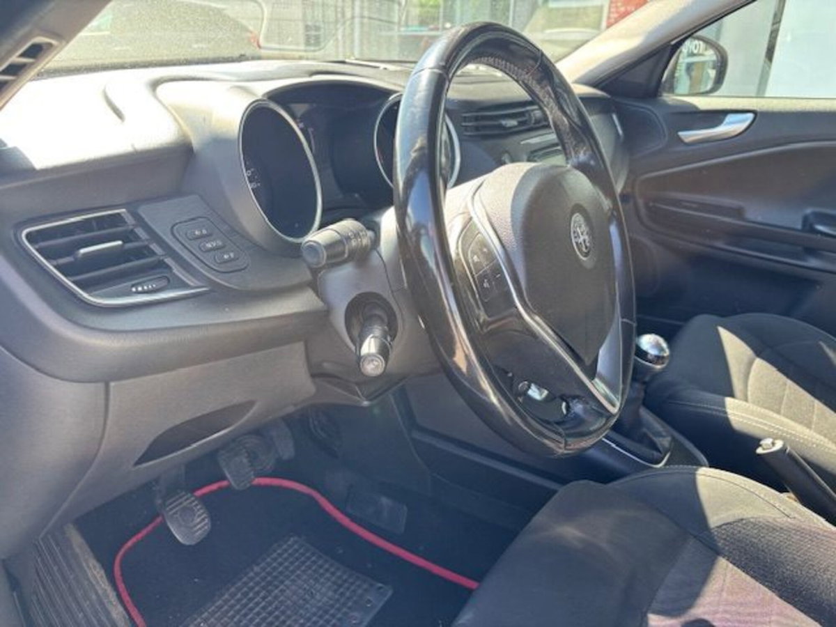 Alfa Romeo Giulietta 1.6 JTDm Super 120cv (12)