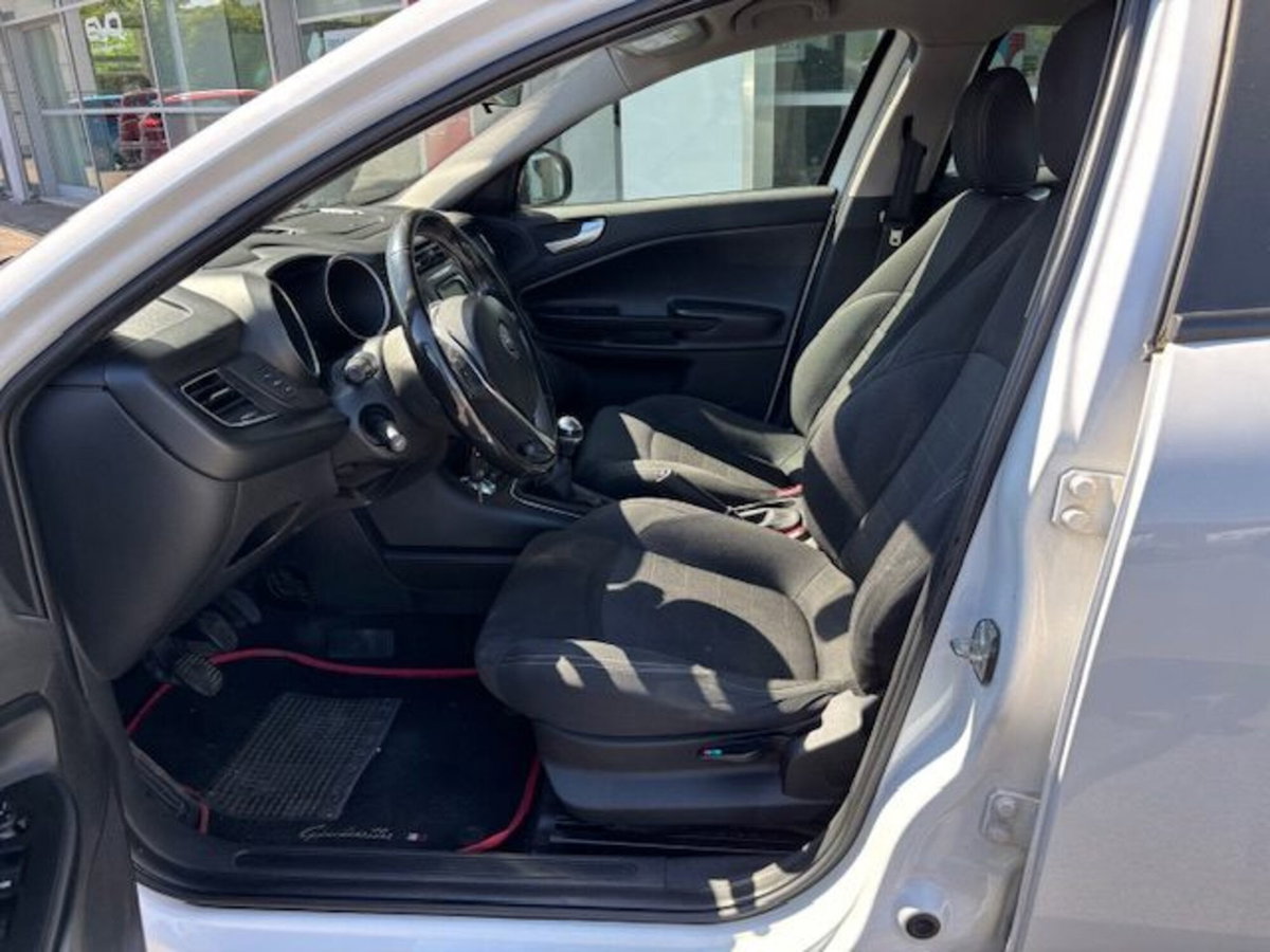 Alfa Romeo Giulietta 1.6 JTDm Super 120cv (16)