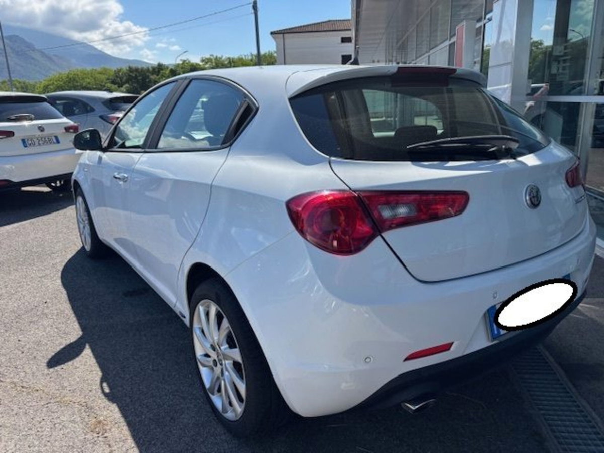Alfa Romeo Giulietta 1.6 JTDm Super 120cv (6)
