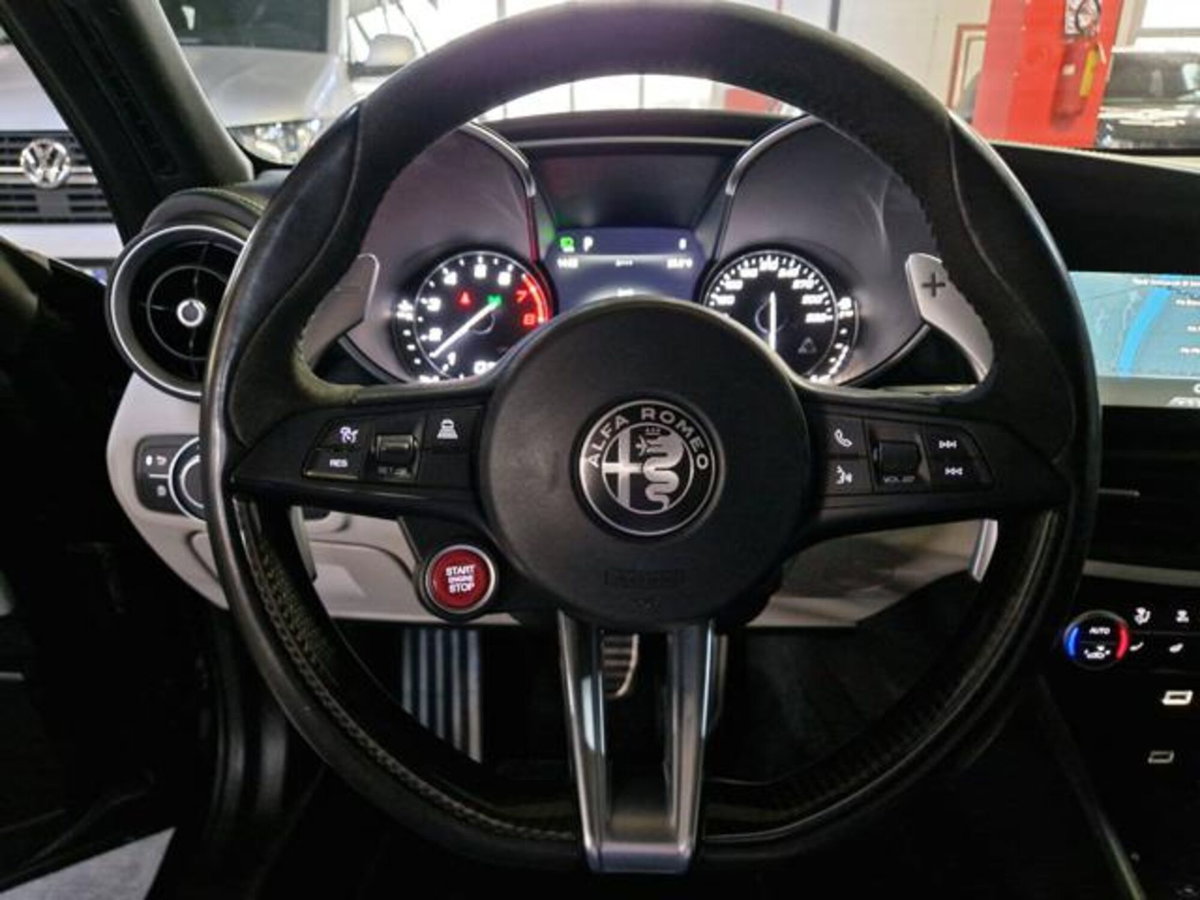 Alfa Romeo Giulia 2.9 T V6 Quadrifoglio (10)