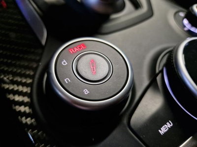 Alfa Romeo Giulia 2.9 T V6 Quadrifoglio (12)