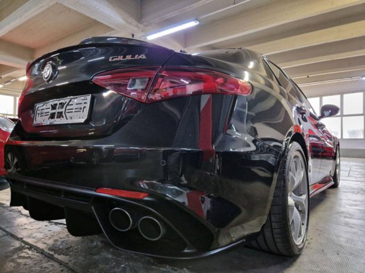 Alfa Romeo Giulia 2.9 T V6 Quadrifoglio (3)
