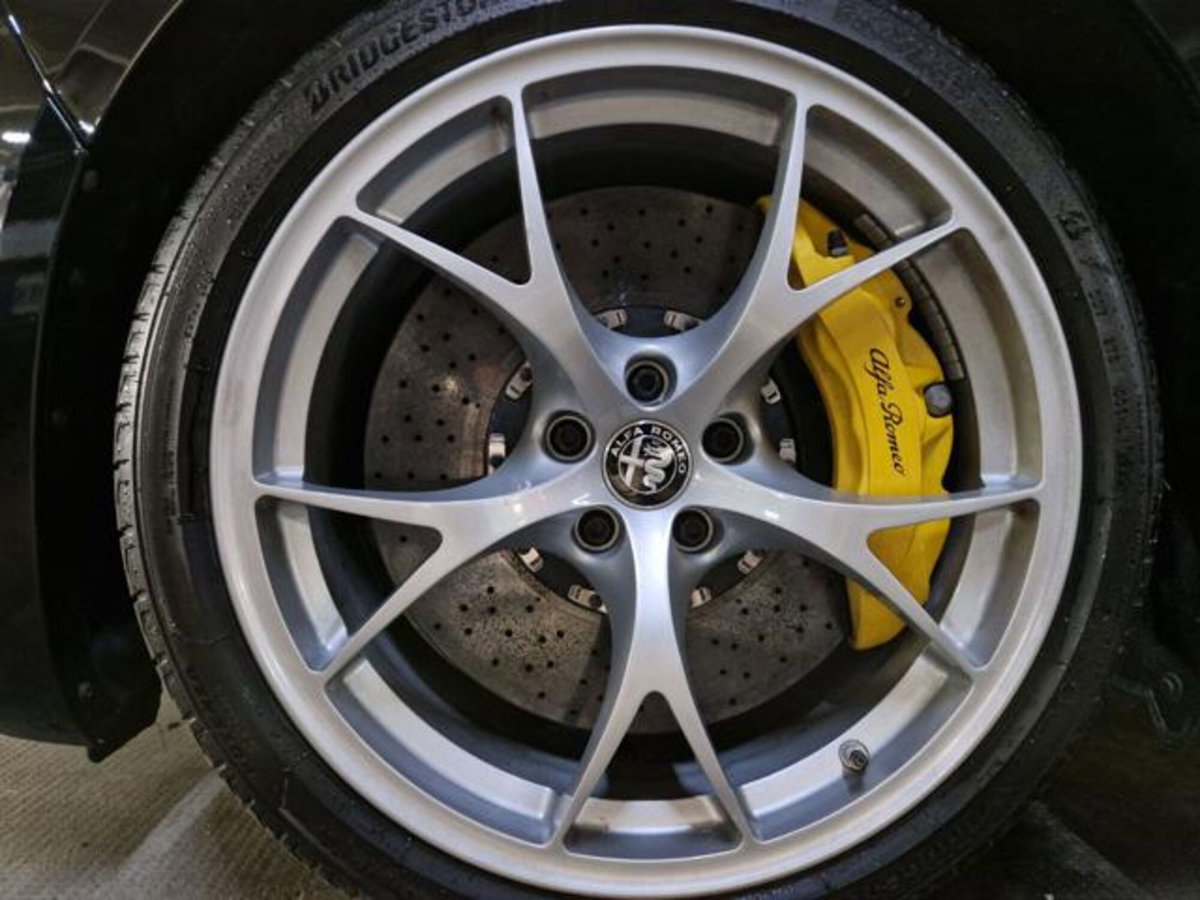 Alfa Romeo Giulia 2.9 T V6 Quadrifoglio (7)