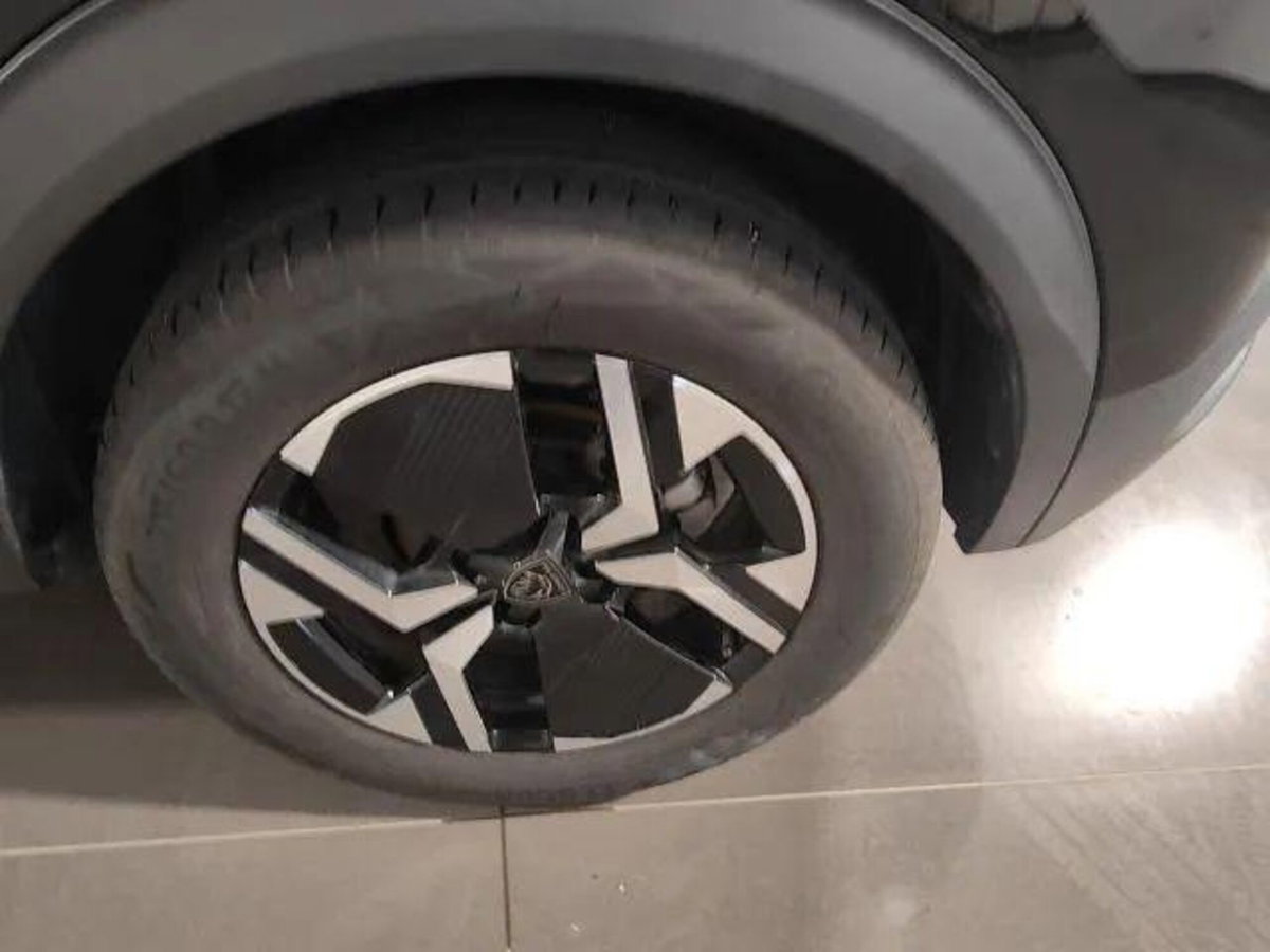 Peugeot 2008 PureTech 100 S&S Allure (11)