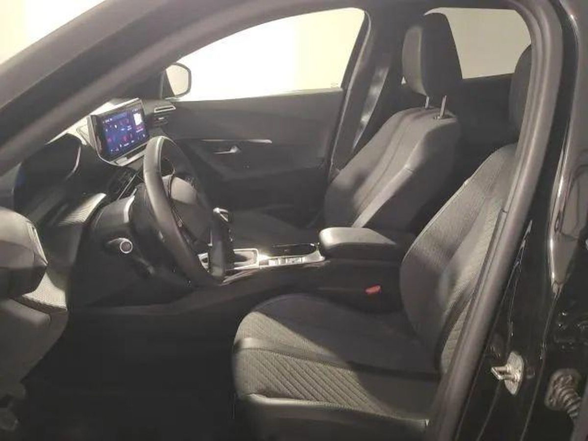 Peugeot 2008 PureTech 100 S&S Allure (7)