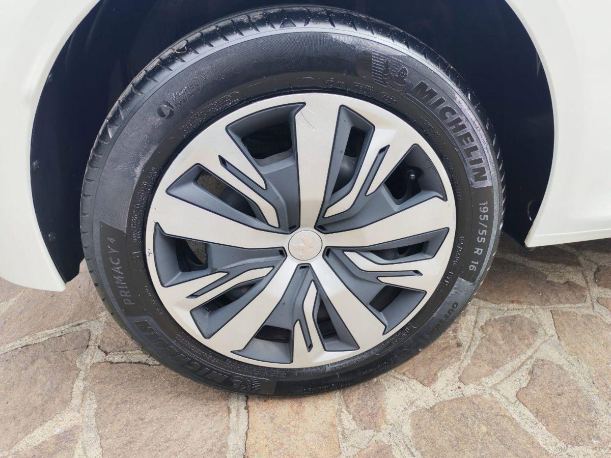 Peugeot 208 PureTech 75 Stop&Start 5 porte Active (12)