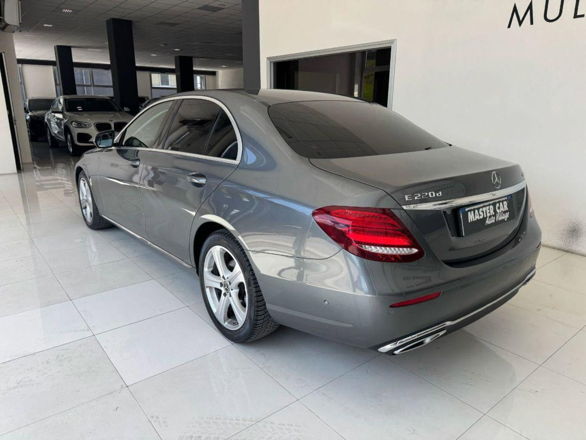 Mercedes-Benz Classe E Coupé 220 d 4Matic Premium (2)