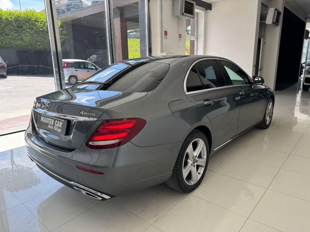 Mercedes-Benz Classe E Coupé 220 d 4Matic Premium (4)