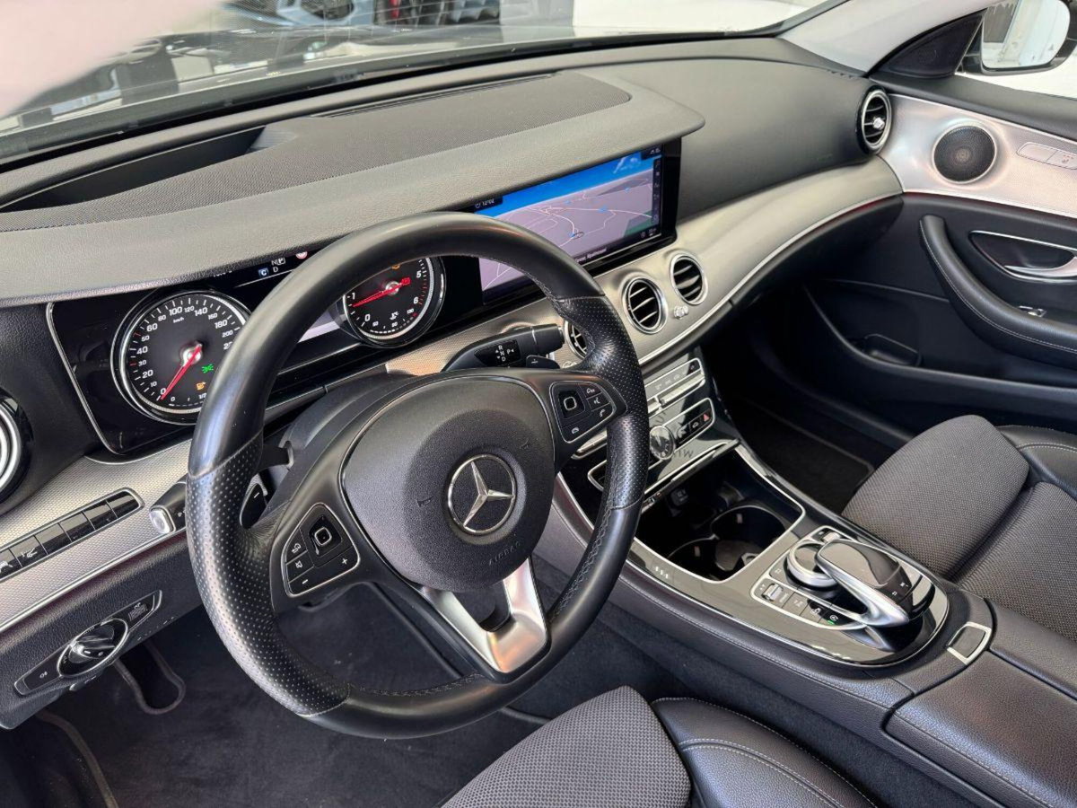 Mercedes-Benz Classe E Coupé 220 d 4Matic Premium (9)