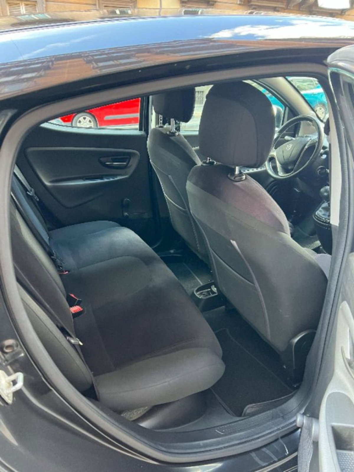 Lancia Ypsilon 1.2 69 CV 5 porte Platinum (16)