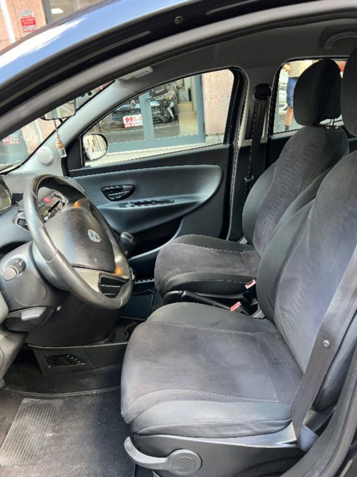Lancia Ypsilon 1.2 69 CV 5 porte Platinum (4)