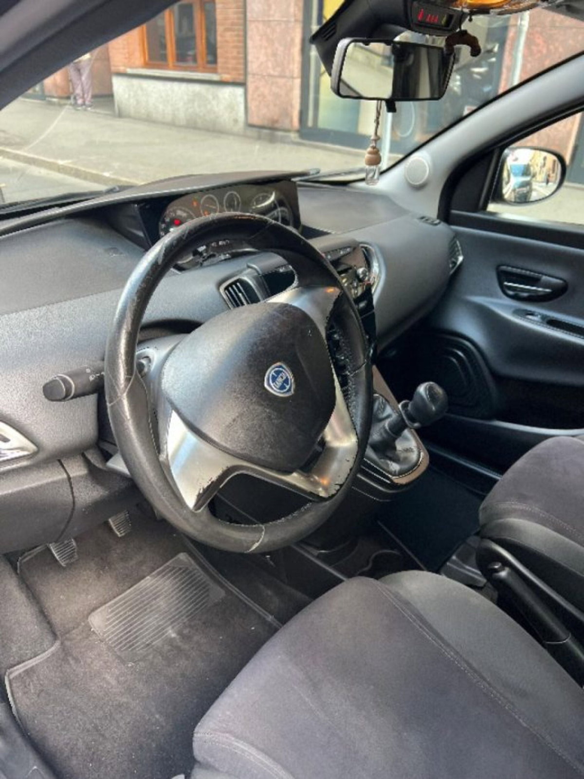 Lancia Ypsilon 1.2 69 CV 5 porte Platinum (5)