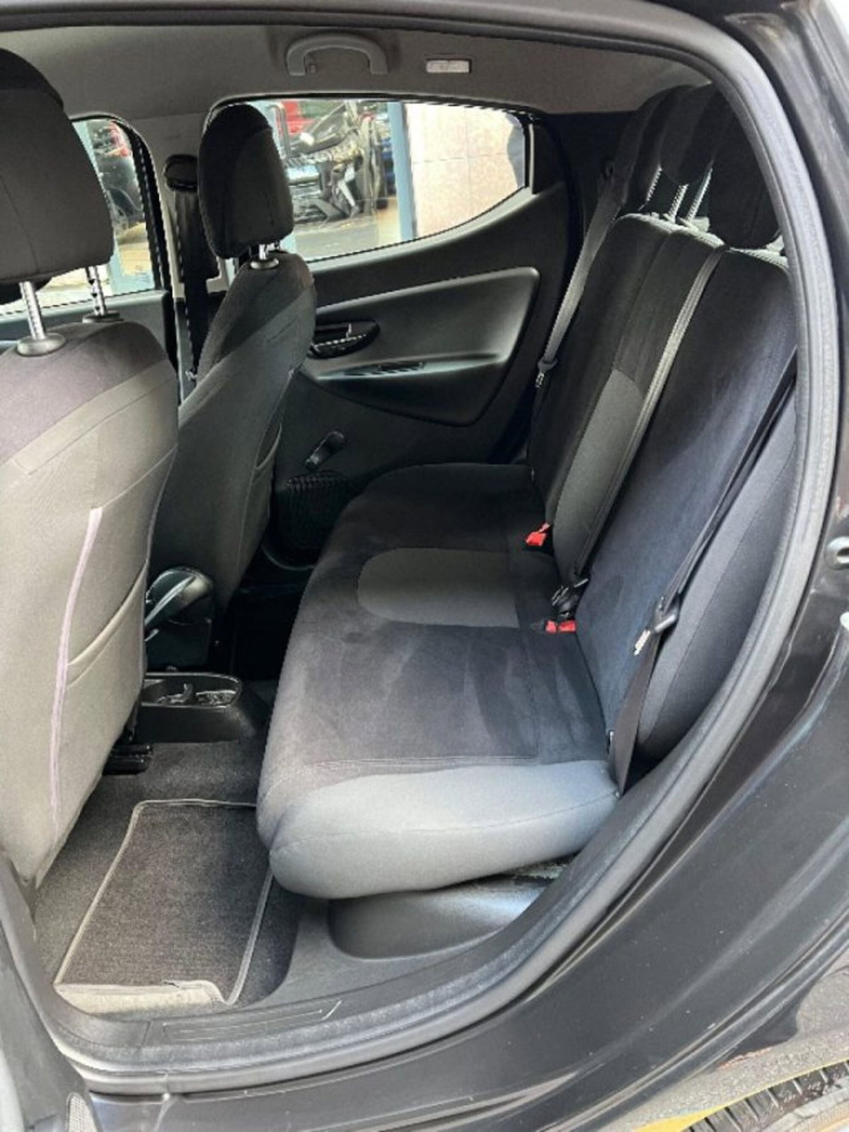 Lancia Ypsilon 1.2 69 CV 5 porte Platinum (8)