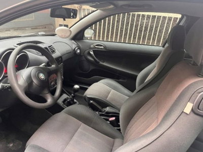 Alfa Romeo 147 1.6 16V TS (105) 3 porte Distinctive (3)