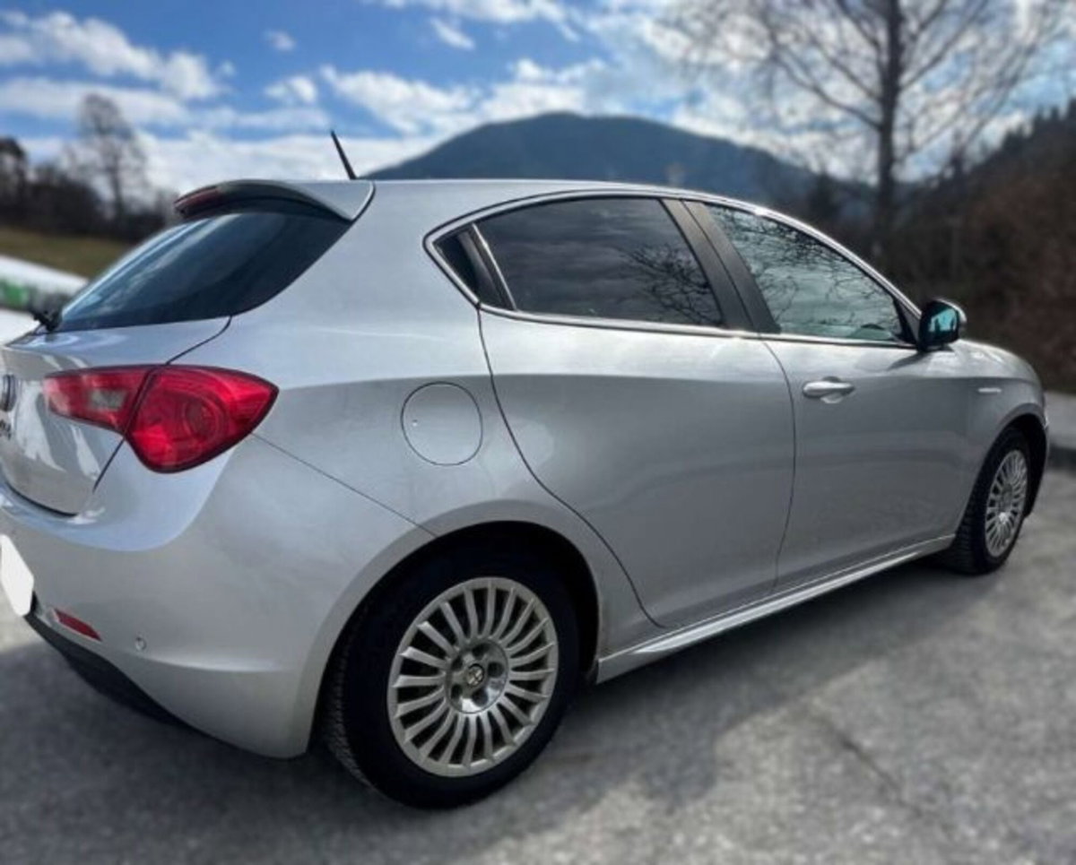Alfa Romeo Giulietta 1.6 JTDm-2 Giulietta (5)