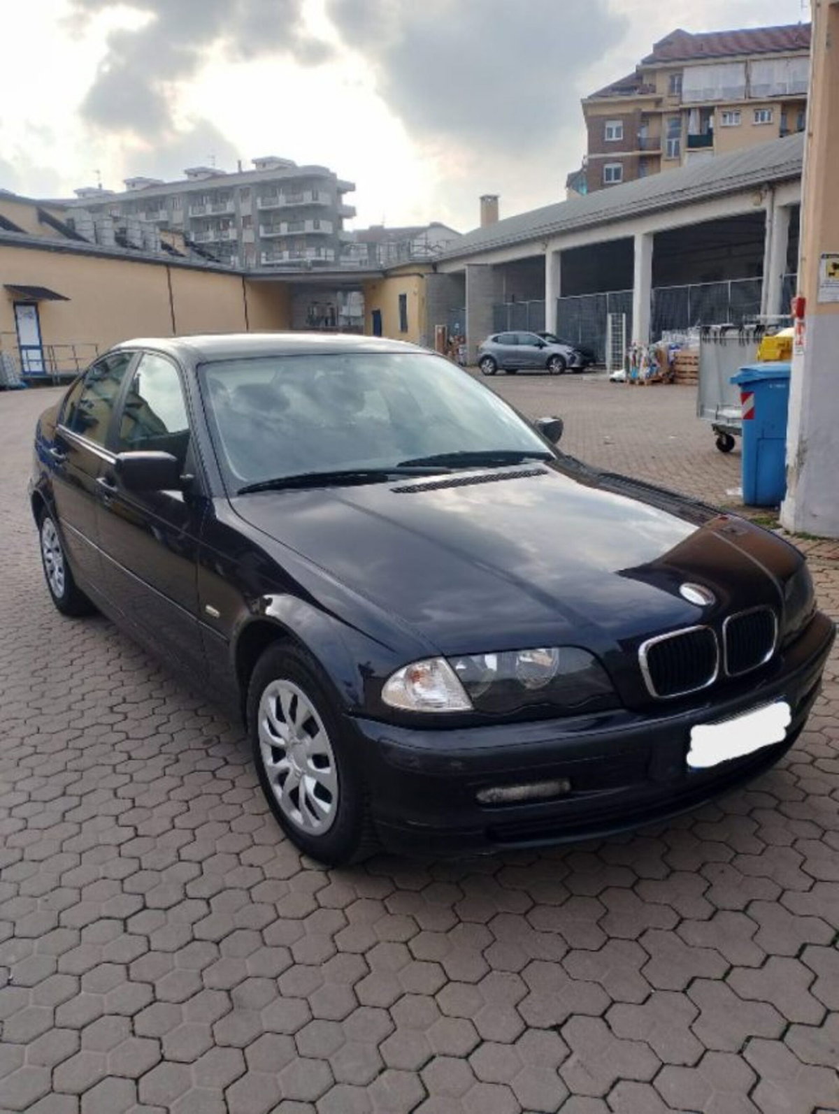 BMW Serie 3 316 4 porte (3)