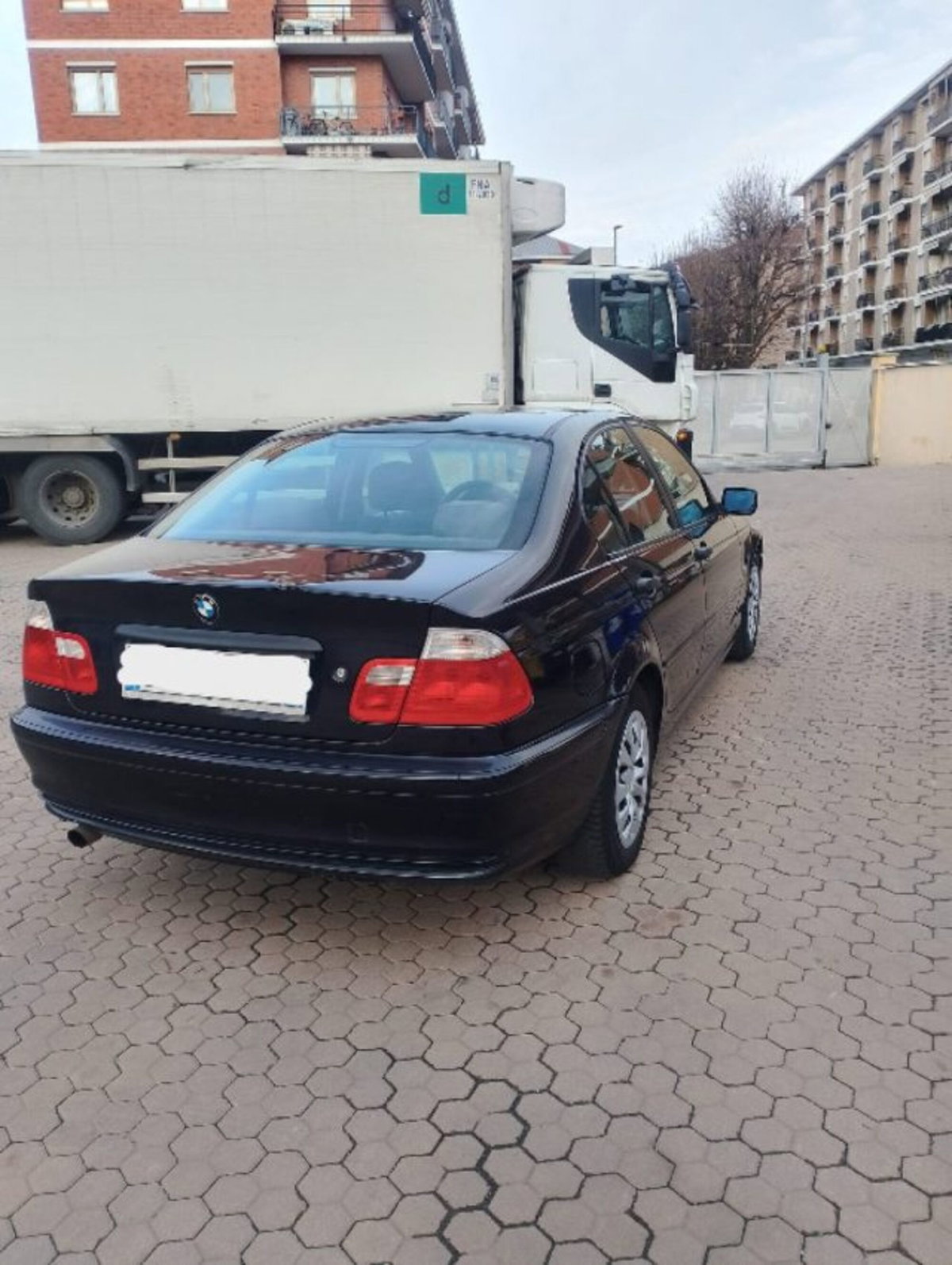 BMW Serie 3 316 4 porte (9)